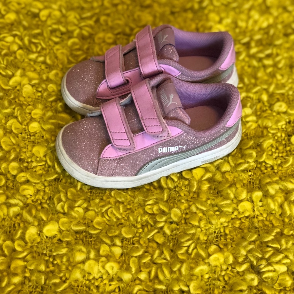 Pink glitter Pumas! 💕